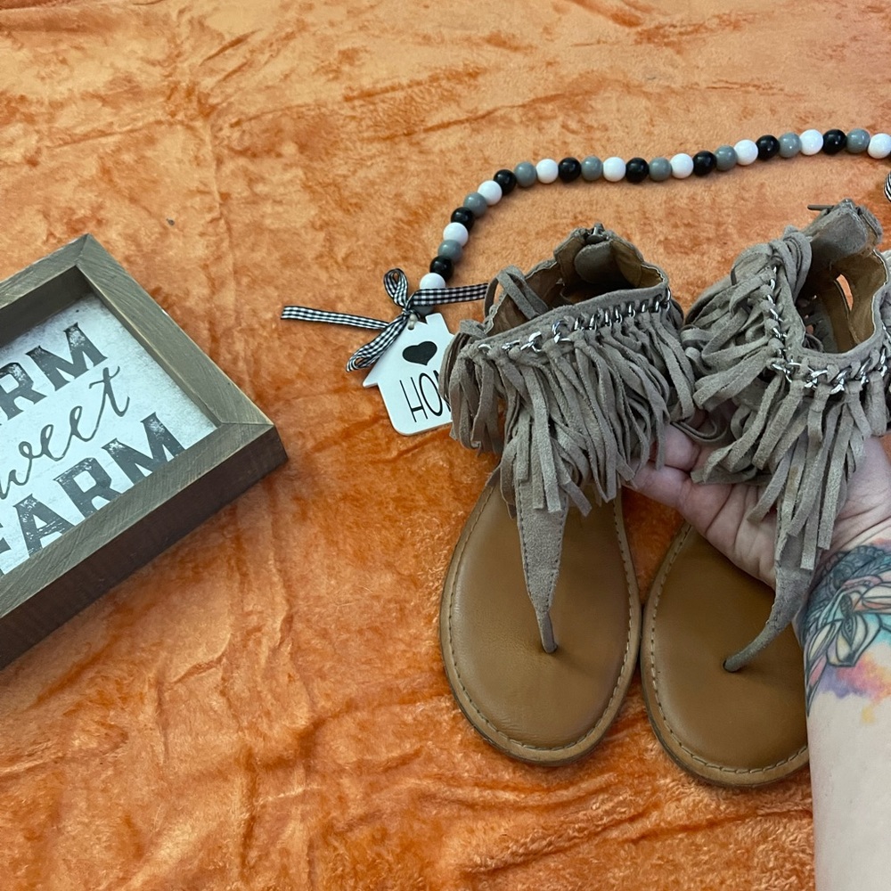 Not rated sandals